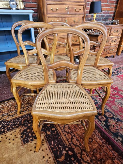 Suite de six chaises cannées à doucine, Style Louis-Philippe